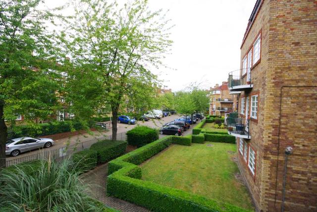  Image of 2 bedroom Apartment to rent in Acorn Walk London SE16 at London, SE16 5DX