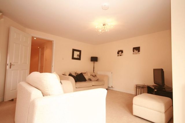  Image of 2 bedroom Flat to rent in Birdland Avenue Bo