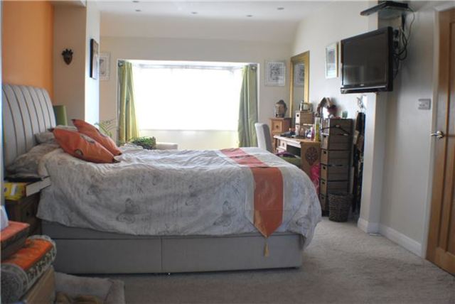  Image of 3 bedroom Semi-Detached house for sale in Florian Avenue Sutton SM1 at Surrey, SM1 3QH