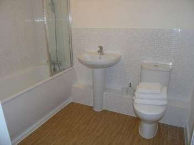  Image of 1 bedroom Flat to rent in Lindoe Close Southampton SO15 at Lindoe Close  Southampton, SO15 2SN