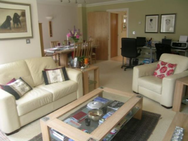  Image of 4 bedroom Semi-Detached house to rent in Gardener Walk Holmer Green High Wycombe HP15 at Gardener Walk Holmer Green Holmer Green, HP15 6TX