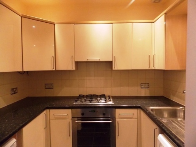  Image of 2 bedroom Flat to rent in Gartly Street Glasgow G44 at Muirend Glasgow Glasgow, G44 3LN