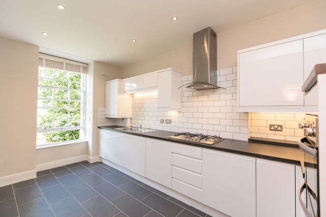  Image of 4 bedroom Flat to rent in Gayfield Square Edinburgh EH1 at Broughton Edinburgh Edinburgh, EH1 3NX