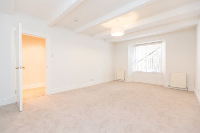  Image of 4 bedroom Flat to rent in Gayfield Square Edinburgh EH1 at Broughton Edinburgh Edinburgh, EH1 3NX