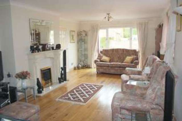 Image of 4 bedroom Detached house for sale in George Lane Wyre Piddle Pershore WR10 at George Lane Wyre Piddle Pershore, WR10 2HX