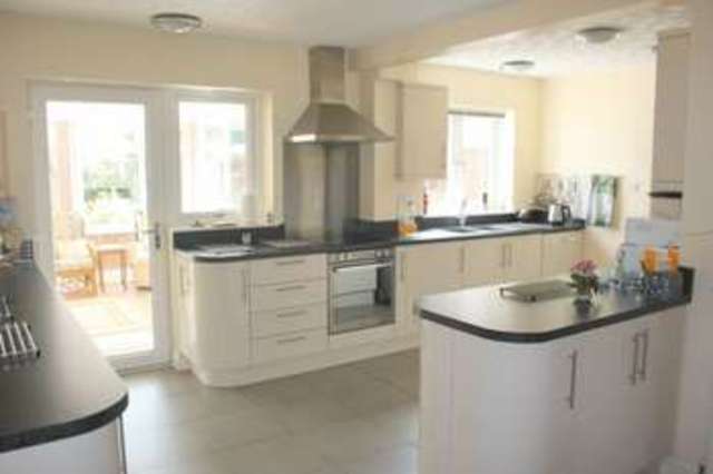  Image of 4 bedroom Detached house for sale in George Lane Wyre Piddle Pershore WR10 at George Lane Wyre Piddle Pershore, WR10 2HX