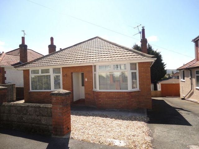  Image of 3 bedroom Detached house for sale in Gillmore Road Weston-super-Mare BS22 at Gillmore Road  Weston-Super-Mare, BS22 8JG
