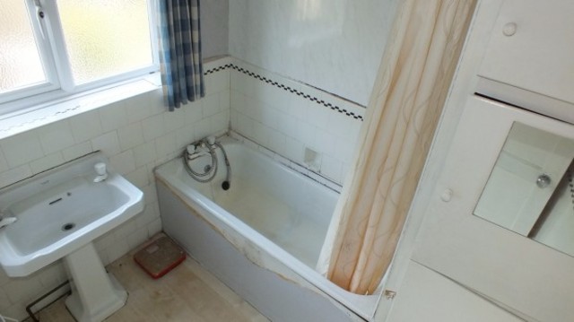  Image of 3 bedroom Semi-Detached house for sale in Glebelands Drive Headingley Leeds LS6 at Glebelands Drive  Leeds, LS6 4AG