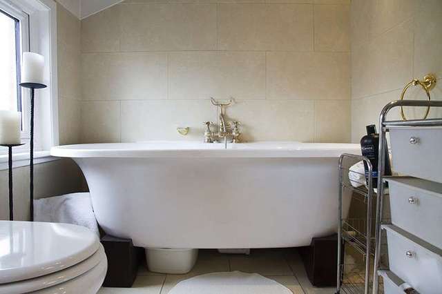  Image of 4 bedroom Flat for sale in Glendale Avenue London N22 at Glendale Avenue  Wood Green, N22 5AH