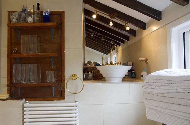  Image of 4 bedroom Flat for sale in Glendale Avenue London N22 at Glendale Avenue  Wood Green, N22 5AH