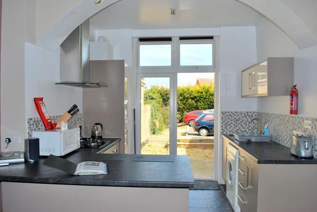  Image of 2 bedroom Flat to rent in Glendinning Avenue Weymouth DT4 at Weymouth, DT4 7QF
