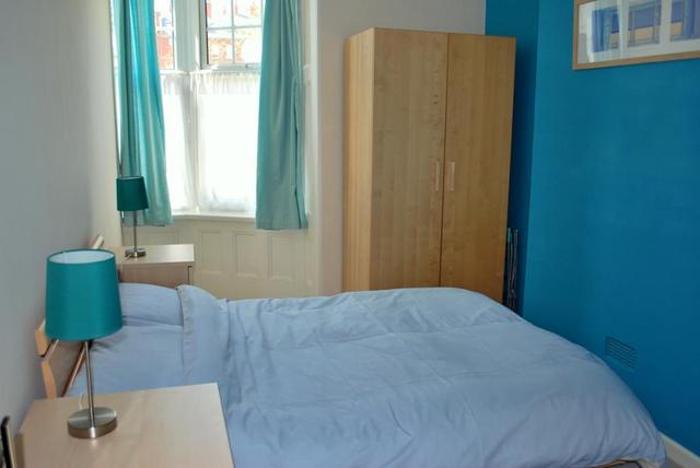  Image of 2 bedroom Flat to rent in Glendinning Avenue Weymouth DT4 at Weymouth, DT4 7QF