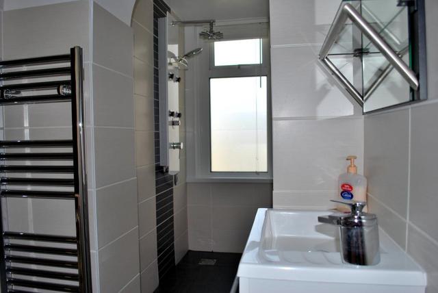  Image of 2 bedroom Flat to rent in Glendinning Avenue Weymouth DT4 at Weymouth, DT4 7QF