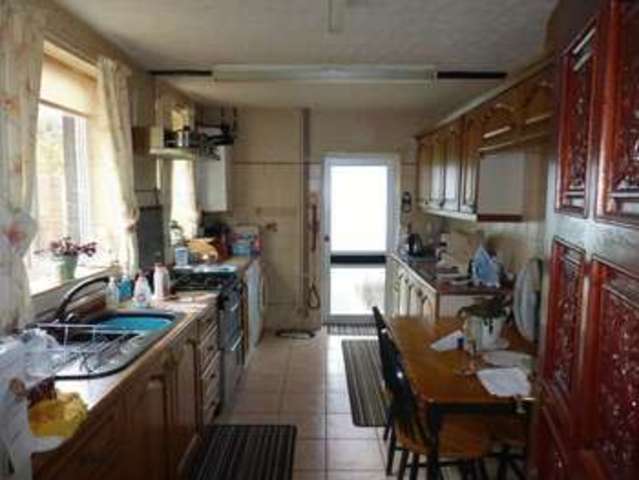  Image of 3 bedroom Terraced house for sale in Glenville Road Yeovil BA21 at Glenville Road  Yeovil, BA21 5AF