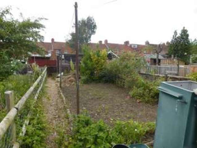  Image of 3 bedroom Terraced house for sale in Glenville Road Yeovil BA21 at Glenville Road  Yeovil, BA21 5AF