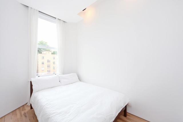  Image of 2 bedroom Flat to rent in Gloucester Terrace London W2 at Gloucester Terrace  London, W2 6DX