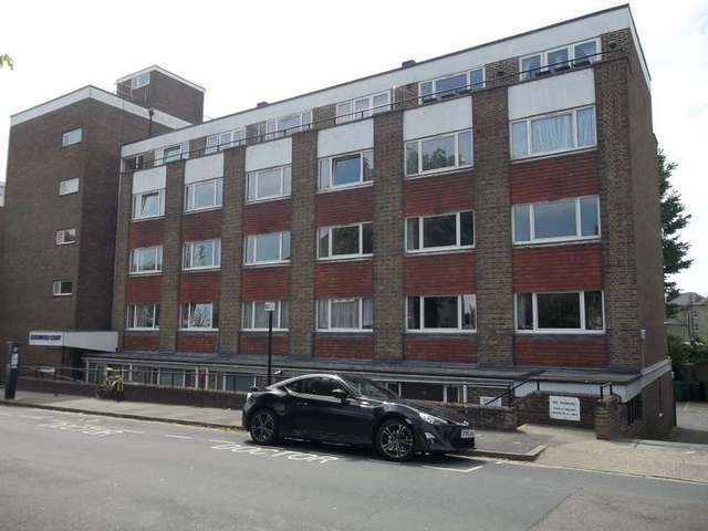  Image of 2 bedroom Flat to rent in Cromwell Road Hove BN3 at Hove, BN3 3DX