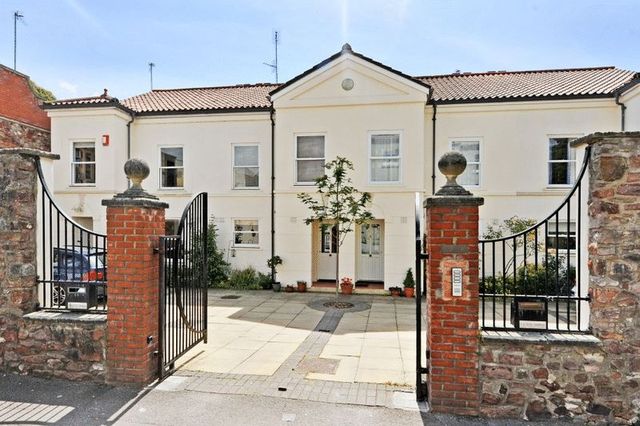  Image of 4 bedroom Terraced house for sale in Gordon Road Clifton Bristol BS8 at Gordon Road Clifton Bristol, BS8 1AW