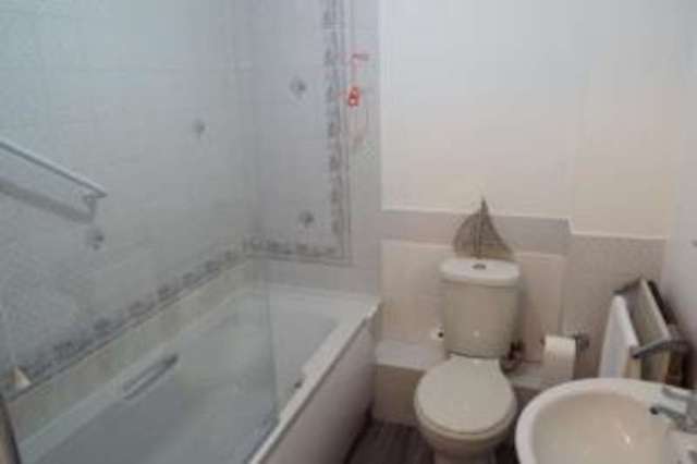  Image of 1 bedroom Flat for sale in Gosport Road Stubbington Fareham PO14 at Gosport Road Fareham Stubbington, PO14 2AX