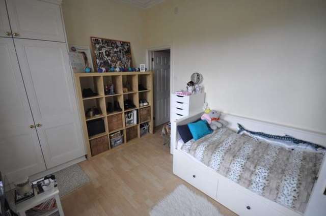  Image of 2 bedroom Flat to rent in Grange Road London W4 at London, W4 4DA