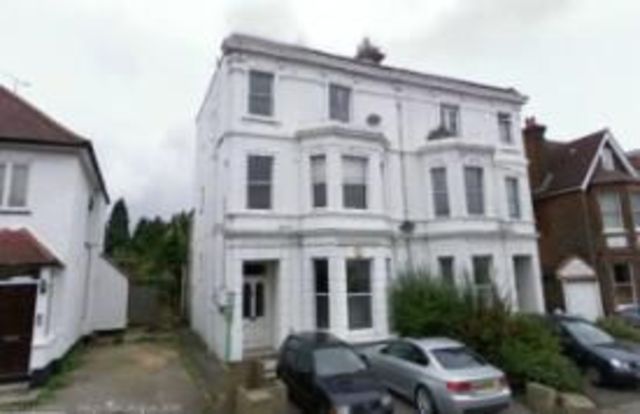  Image of 1 bedroom Apartment to rent in Green Lanes London N13 at London, N13 4DR