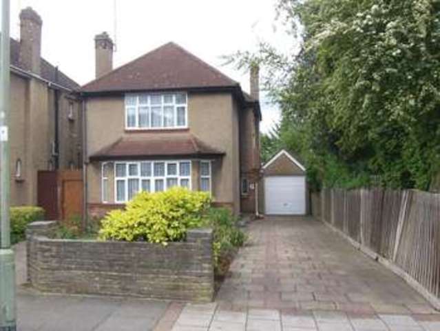  Image of 3 bedroom Detached house for sale in Greenway London N20 at Greenway  London, N20 8ED