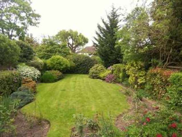  Image of 3 bedroom Detached house for sale in Greenway London N20 at Greenway  London, N20 8ED