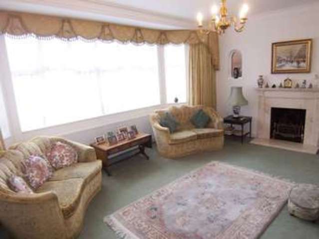  Image of 3 bedroom Detached house for sale in Greenway London N20 at Greenway  London, N20 8ED