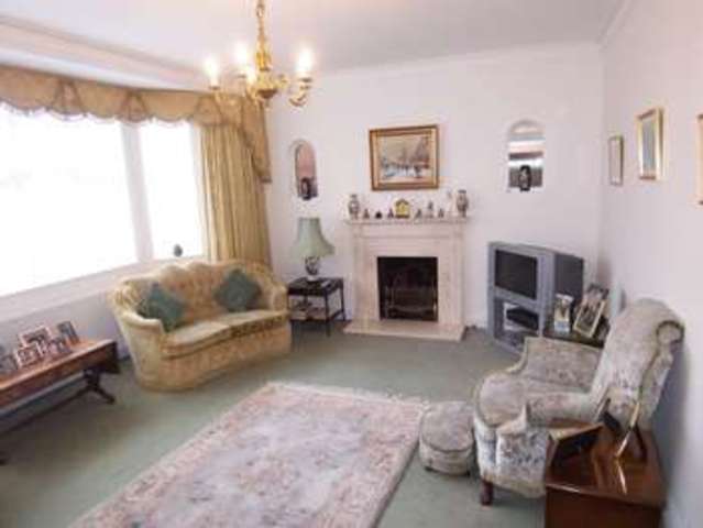  Image of 3 bedroom Detached house for sale in Greenway London N20 at Greenway  London, N20 8ED