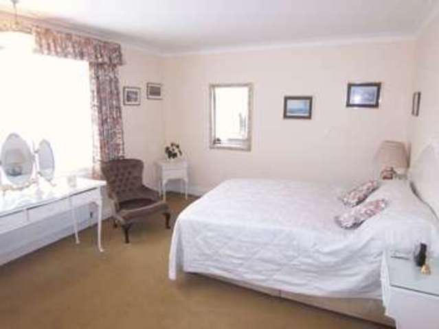  Image of 3 bedroom Detached house for sale in Greenway London N20 at Greenway  London, N20 8ED