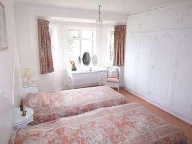  Image of 3 bedroom Detached house for sale in Greenway London N20 at Greenway  London, N20 8ED