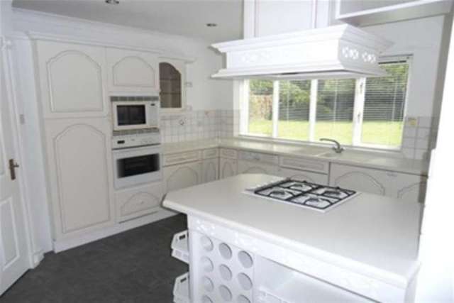  Image of 4 bedroom Detached house to rent in Greystoke Park Gosforth Newcastle upon Tyne NE3 at Newcastle upon Tyne, NE3 2DZ