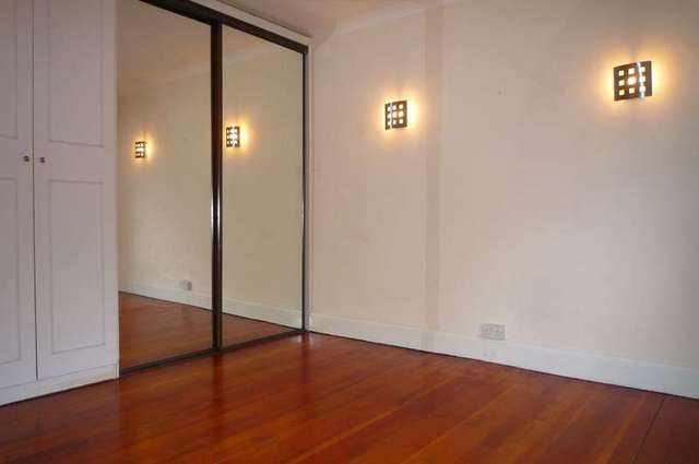  Image of 2 bedroom Maisonette to rent in Grove Avenue Sutton SM1 at Sutton, SM1 2DA