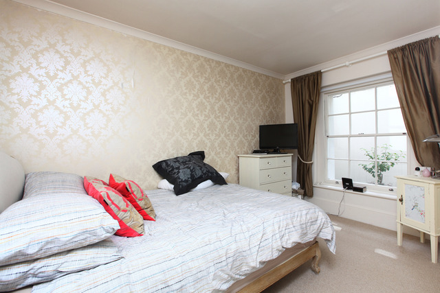 Image of 2 bedroom Apartment for sale in Grove Park London SE5 at Grove Park Camberwell Camberwell, SE5 8LD