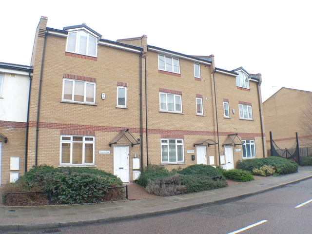  Image of 4 bedroom Flat to rent in Grove Street London SE8 at Deptford  London, SE8 3RF