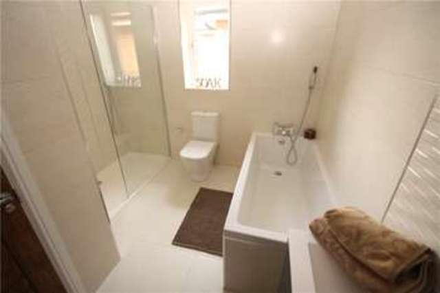  Image of 5 bedroom Detached house for sale in Guildford Road West End Woking GU24 at West End Woking West End, GU24 9LT