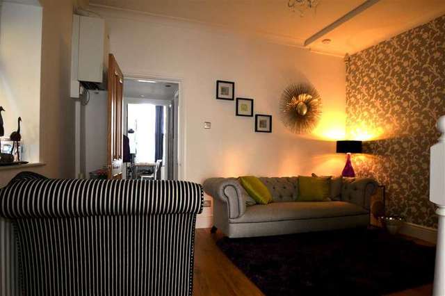  Image of 2 bedroom Apartment to rent in Haldon Road London SW18 at West Hill, SW18 1QD