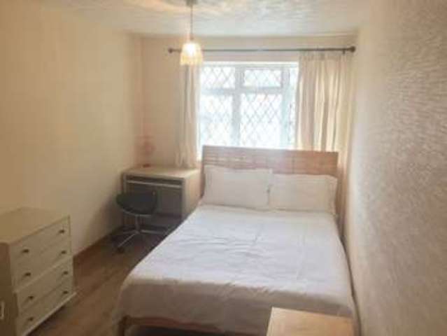  Image of 4 bedroom Semi-Detached house to rent in Hallam Crescent Wolverhampton WV10 at Hallam Crescent  Wolverhampton, WV10 9YA
