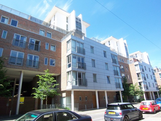  Image of 1 bedroom Apartment to rent in Cross Street Portsmouth PO1 at Cross Street  Portsmouth, PO1 3GG