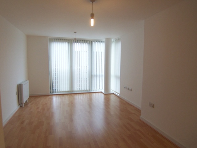  Image of 1 bedroom Apartment to rent in Cross Street Portsmouth PO1 at Cross Street  Portsmouth, PO1 3GG