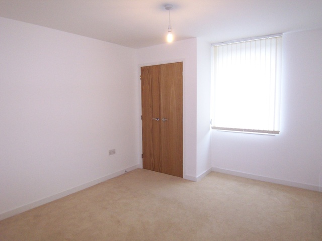  Image of 1 bedroom Apartment to rent in Cross Street Portsmouth PO1 at Cross Street  Portsmouth, PO1 3GG