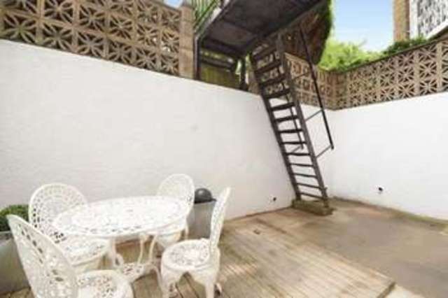  Image of 1 bedroom Flat to rent in Hamilton Terrace London NW8 at Hamilton Terrace St Johns Wood London, NW8 9UJ