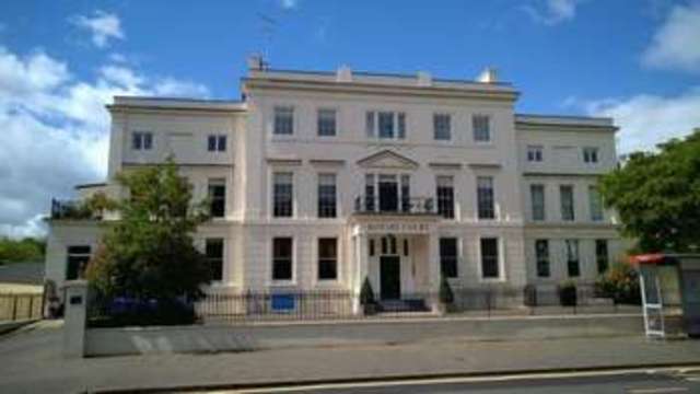  Image of 3 bedroom Flat to rent in Hampton Court Road East Molesey KT8 at Hampton Court Road  EAST MOLESEY, KT8 9BD