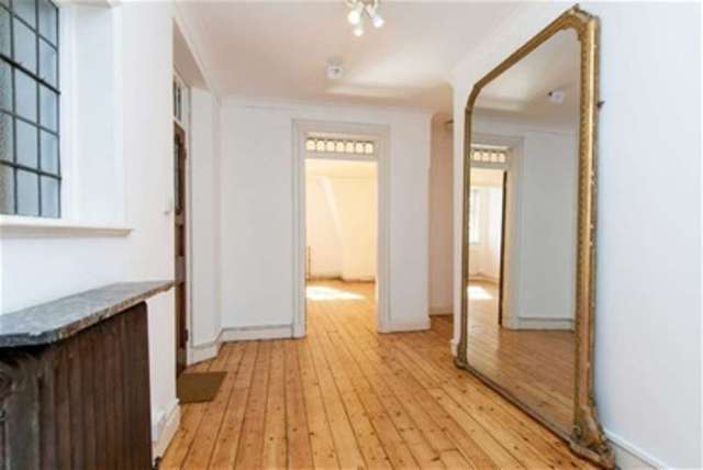 Image of 4 bedroom Flat to rent in St. Johns Wood High Street London NW8 at London, NW8 7DX