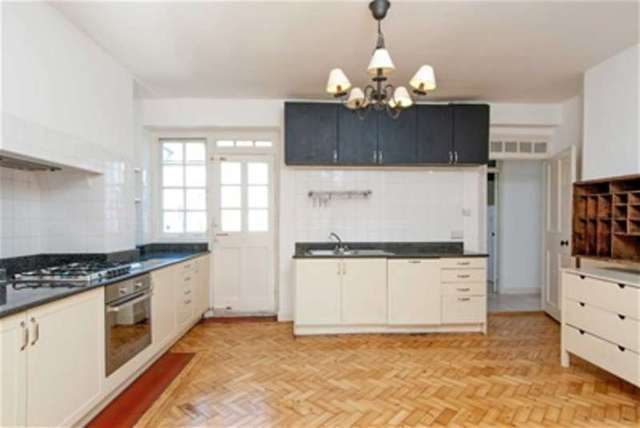  Image of 4 bedroom Flat to rent in St. Johns Wood High Street London NW8 at London, NW8 7DX