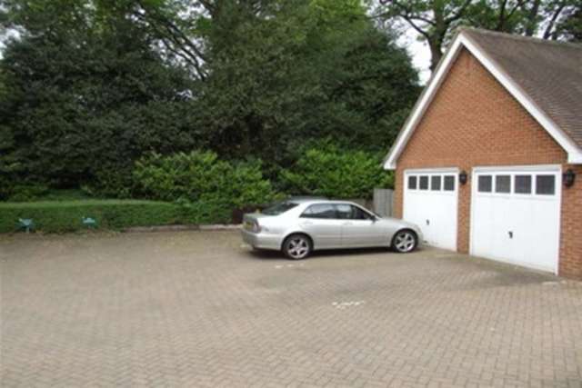  Image of 3 bedroom Flat to rent in Harborne Road Edgbaston Birmingham B15 at Birmingham, B15 3UH