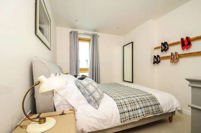  Image of 2 bedroom Penthouse for sale in Hardwicks Square London SW18 at Wandsworth, SW18 4AG