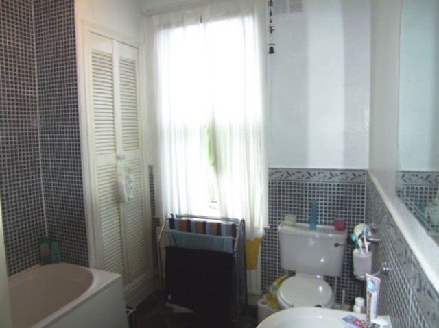  Image of 2 bedroom Terraced house to rent in Harlech Mount Beeston Leeds LS11 at Harlech Mount Beeston Leeds, LS11 7DW