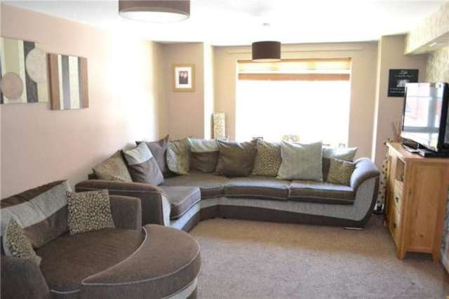  Image of 2 bedroom Flat for sale in The Avenue Coventry CV3 at 11 The Avenue Coventry Binley, CV3 4BF