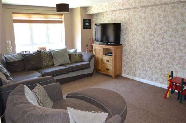  Image of 2 bedroom Flat for sale in The Avenue Coventry CV3 at 11 The Avenue Coventry Binley, CV3 4BF